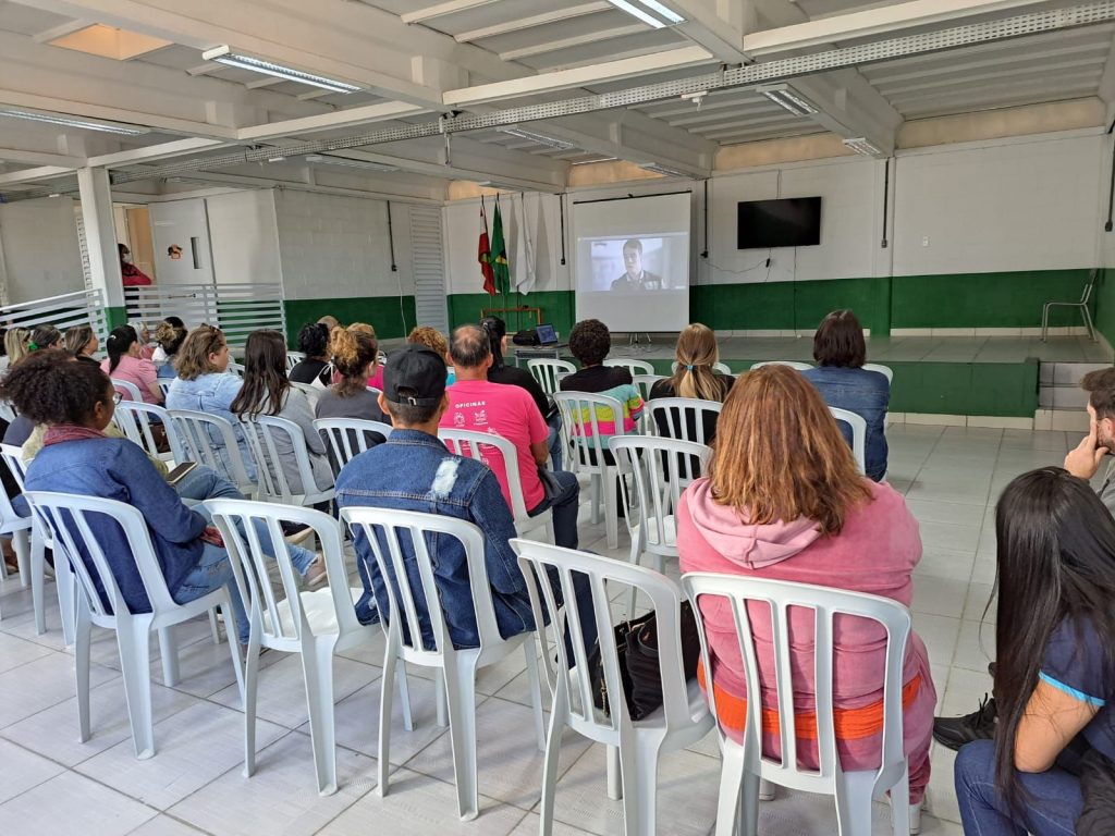 Profissionais da Educação participaram da formação sobre segurança nas escolas e creches