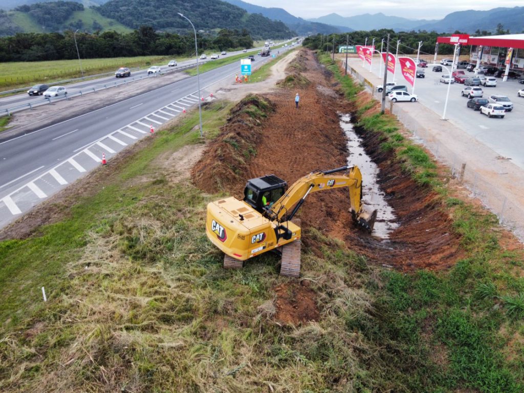 Obras nas marginais da BR-101 em Imbituba devem ser finalizadas em agosto